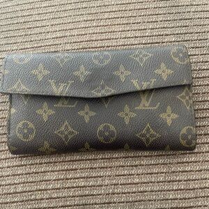 LV WALLET
